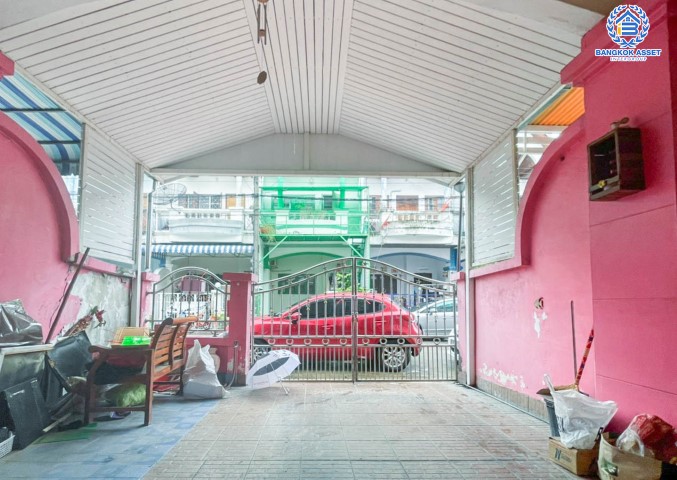 ทาวน์เฮ้าส์มือสองย่านนนทบุรี ม.ศิริชัย1 พิบูลสงคราม 22 บนเนื้อที่ 18.1 ตร.ว. ฟังก์ชัน 3 ห้องนอน 2 ห้องน้ำ 1 ที่จอดรถ แถมฟรี! 4 เครื่องปรับอากาศ ทำเลเดินทางสะดวก สิ่งอำนวยความสะดวกเพียบ ใกล้จุดขึ้นทางด่วน "ศรีรัช" และรถไฟฟ้าสถานี "แยกติวานนท์"...